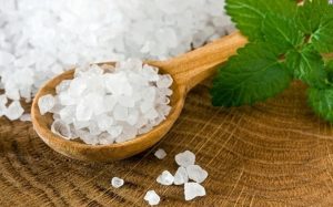 علماء : الملح يزيد من احتمال الإصابة بالسكري و السكتة الدماغية
