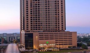 الإمارات : فندق في دبي يفاجئ نزلاءه بإقامة مجانية بمناسبة “ يوم السعادة ” ‎