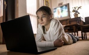 علماء : شبكات التواصل الاجتماعي تتسبب بمشاكل نفسية للأطفال