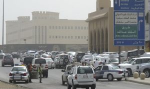 السعودية : بنوك و شركات تسحب سيارات عملائها من أمام منازلهم ليلاً !