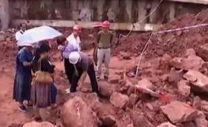 بالفيديو .. العثور على ” بيض ديناصور ” في أحد مواقع البناء بالصين