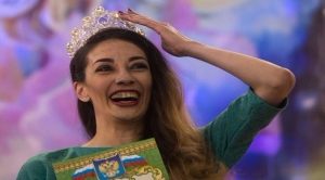 تاجرة مخدرات تفوز بجائزة ملكة جمال سجن في روسيا