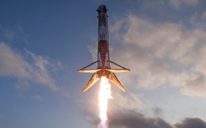 ” سبيس إكس ” تنشر فيديو مذهل لهبوط صاروخها التاريخي