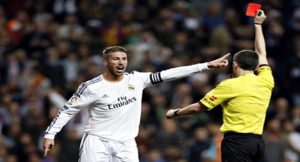 طرد راموس يهدد حلم ريال مدريد بالفوز بالدوري الإسباني