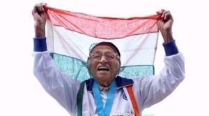 عجوز هندية تفوز في بطولة دولية للجري
