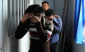 أندونيسيا : 85 جلدة لشابين ” مثليين ” قبض عليهما في السرير معاً