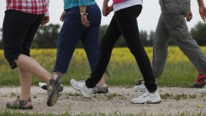 دراسة : المشي على مهل يحارب الاكتئاب