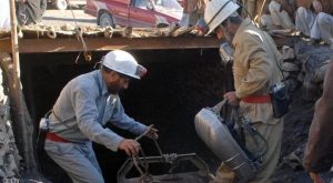 إيران: انفجار يحاصر أكثر من 50 عاملاً في منجم