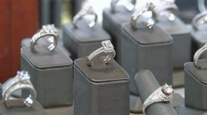 دراسة : كلما كان خاتم الزفاف أغلى كان عمر الزواج أقصر !