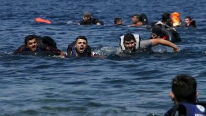 البحرية الإسبانية تنقذ 3 لاجئين بعد استغاثة هاتفية من قاربهم