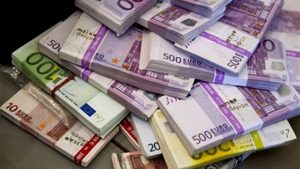 اليورو ينتعش بعد تلميح ميركل لأثر تراجع العملة على ألمانيا