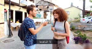 تحظى بشعبية كبيرة في الوطن العربي .. هل يشاهد الأتراك مسلسلاتهم ؟ ( فيديو )