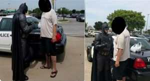 ” باتمان ” يلقي القبض على لص في مركز تجاري بأمريكا !