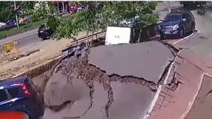 في أوكرانيا .. انفجار مروع تحت الأرض يحدث دماراً هائلاً ( فيديو )
