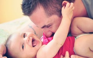 دراسة : إنجاب الإناث يطيل عمر الأب