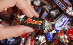 شركة ” مارس ” تسحب منتجات الشوكولا في بريطانيا بسبب ” السلمونيلا “