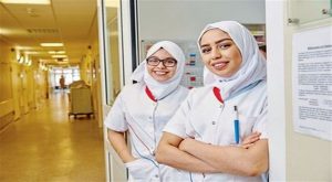 ألمانيا : الصليب الأحمر يسمح للعاملات معه بارتداء الحجاب و يعتبره من ضمن ” لباس العمل الرسمي ” في فرانكفورت