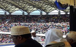 بحضور أكثر من 60 ألف شخص .. ختام مسابقة القرآن بأكبر استاد لكرة القدم في تنزانيا ( فيديو )