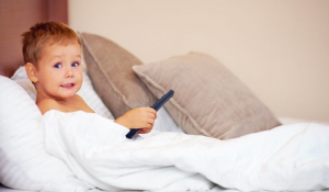 دراسة : غرف الأطفال المزودة بالتلفزيونات تزيد من خطر تعرضهم للبدانة
