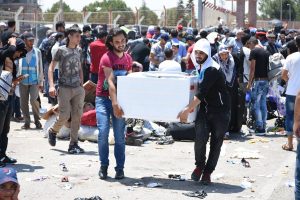 تركيا : أعداد غفيرة من السوريين تعود إلى سوريا لقضاء ” إجازة العيد ” ( صور )