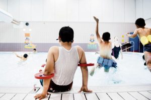 هولندا : اللاجئون أكثر عرضة للغرق من المواطنين .. و صعوبات في تعليمهم السباحة لأنها ليست ” أولوية ” بالنسبة لهم