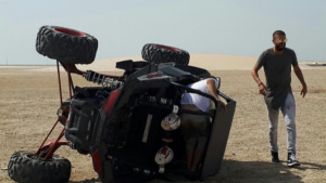 بالفيديو .. تعرض مدافع برشلونة بيكيه لحادث أثناء زيارته قطر
