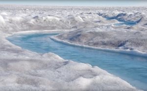 علماء : طحالب صفيحة غرينلاند الجليدية تهدد ملايين السكان حول العالم ( فيديو )
