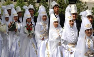 قرغيزستان تشهد انتشار حوادث خطف الشابات للزواج منهن ( فيديو )