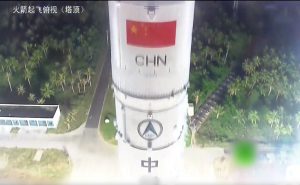 الصين تطلق ثاني أثقل صواريخها الفضائية ( فيديو )
