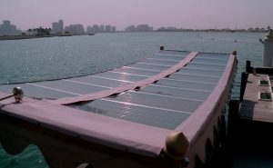 في دبي .. عبارة مائية تعمل بالطاقة الشمسية ( فيديو )