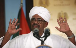 عمر البشير : الحصار الأمريكي لن يمنع الهواء عن السودان