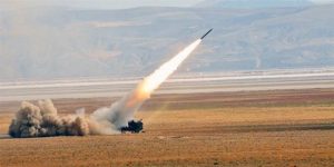 الحوثيون يعلنون استهداف مصافي نفط و مواقع سعودية بصواريخ بالستية