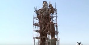 كردستان العراق : تمثال ضخم تخليداً لذكرى مقاتلي البيشمركة في كركوك ( فيديو )