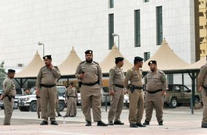 نشطاء : مقتل 5 على الأقل في عملية أمنية سعودية في القطيف