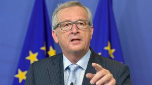 رئيس المفوضية الأوروبية يصف أعضاء البرلمان الأوروبي بـ ” السخفاء ”