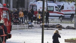 إصابة 17 في انفجار مركبة عسكرية بجنوب شرق تركيا