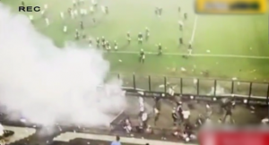 في البرازيل .. مباراة كرة قدم تتحول إلى ساحة معركة ! ( فيديو )