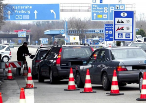 شرطة مراقبة الحدود الألمانية تحبط محاولة سائقين مصريين تهريب عائلة سورية من إيطاليا للدنمارك