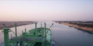 مصر تمنع دخول السفن القطرية إلى موانئها و ” تسمح ” مرورها بقناة السويس