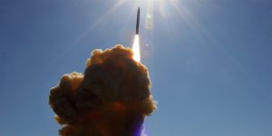 أمريكا تختبر صاروخاً باليستياً عابراً للقارات للتأكيد على الردع النووي