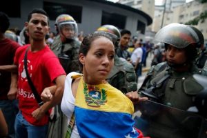 المحكمة العليا في فنزويلا تقترح تغليظ عقوبة “ خيانة الوطن ” إلى السجن 50 عاماً