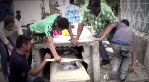 امرأة هندوراسية حامل تعود إلى الحياة في القبر !