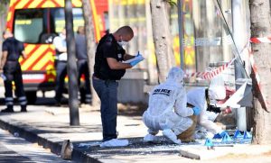 فرنسا : مقتل شخص في واقعة صدم سيارة لمحطتي حافلات في مرسيليا