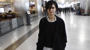الممثلة التركية توبا بيوكستون توبخ سائحة عربية في مطار أتاتورك بإسطنبول