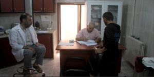 إدلب : مركز طبي في سراقب يقدم خدماته مجاناً لضحايا القصف