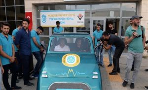 طلاب أتراك يطورون سيارة تقطع 130 كيلو متراً بأقل من نصف دولار !