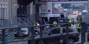هولندا : اعتقال سائق شاحنة محملة بأسطوانات غاز بروتردام و إلغاء حفل غنائي بسبب ” تهديد إرهابي “