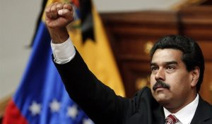 رئيس فنزويلا : ملزمون بالتصدي لأي تدخل عسكري أمريكي محتمل في بلادنا