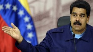 الرئيس الفنزويلي يصف الهجوم على قاعدة عسكرية بـ ” العمل الإرهابي ”