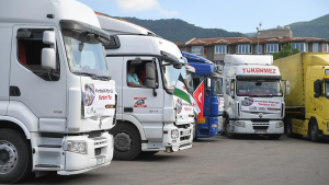 تركيا : إرسال 10 شاحنات مساعدات إلى سوريا